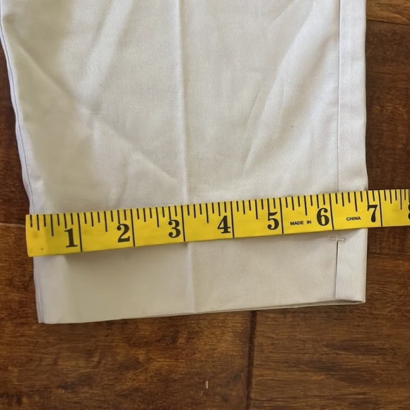 Ann Taylor Cream Stretched Crop Length - Picture 7 of 12